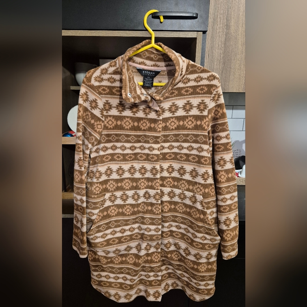 Kyodan Cozy Fleece Jacket in Brown and Cream Aztec Print